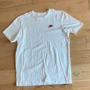 Nike Men's White T-Shirt